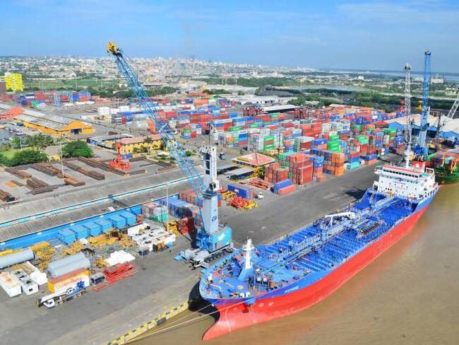 En 70% disminuye carga en puertos del país por el paro.
