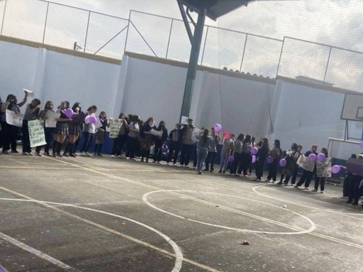 Jornada de protestas en colegios de Envigado en rechazo a caso de acoso