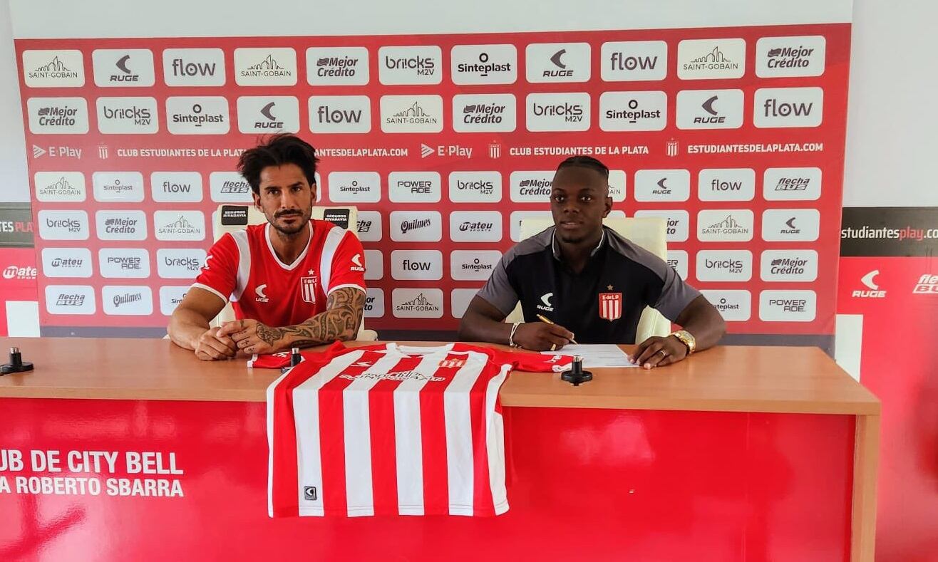 Edwuin Cetré firma con su nuevo equipo / JFCadavid