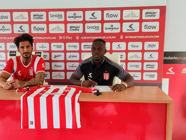 Edwuin Cetré firma con su nuevo equipo / JFCadavid