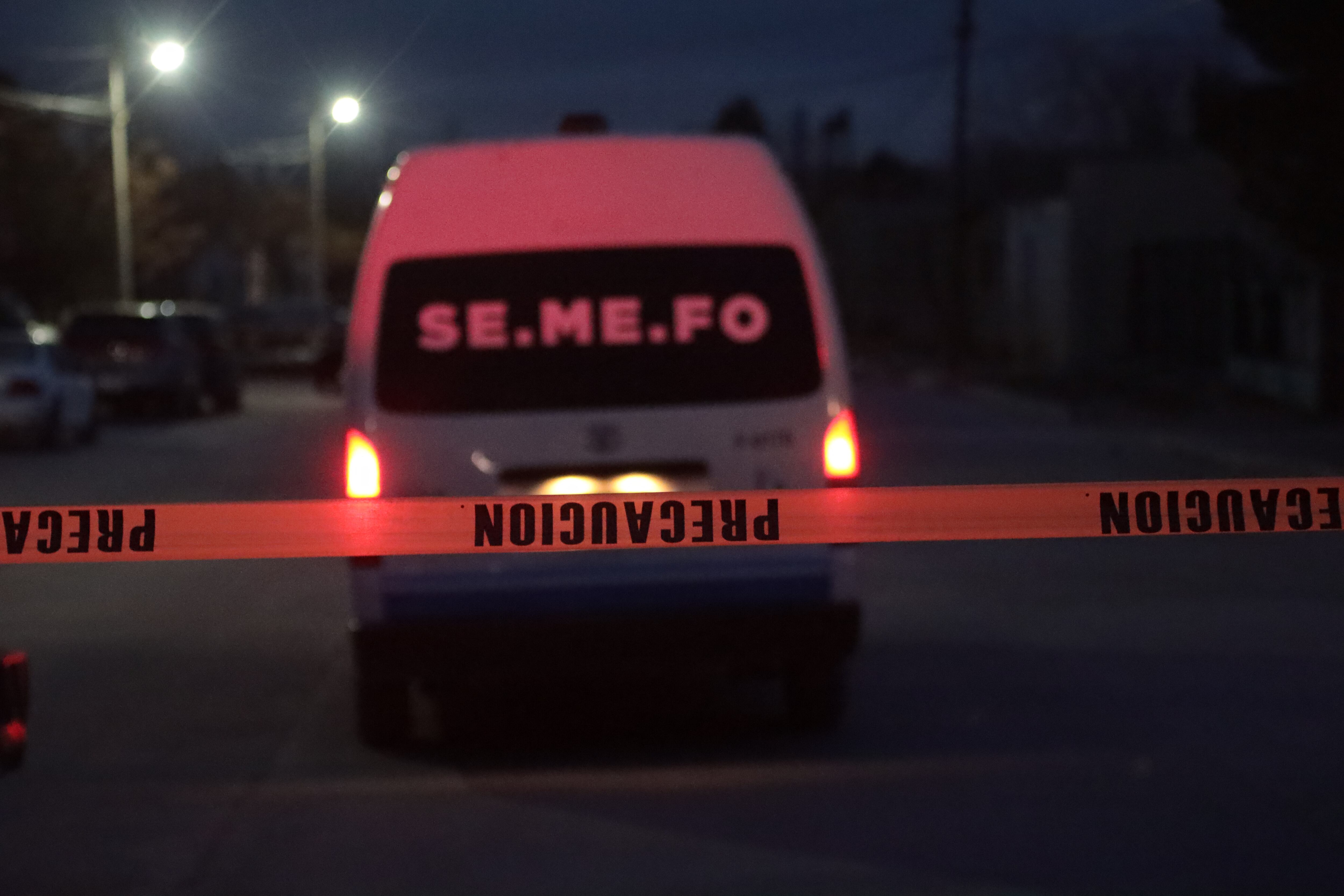 Camioneta del Servicio Médico Forense de México.