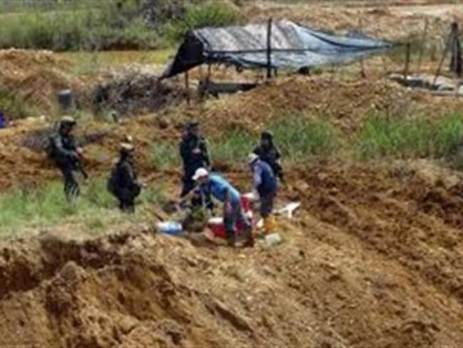 Dos muertos y tres heridos en choques de Policía y mineros en Buriticá