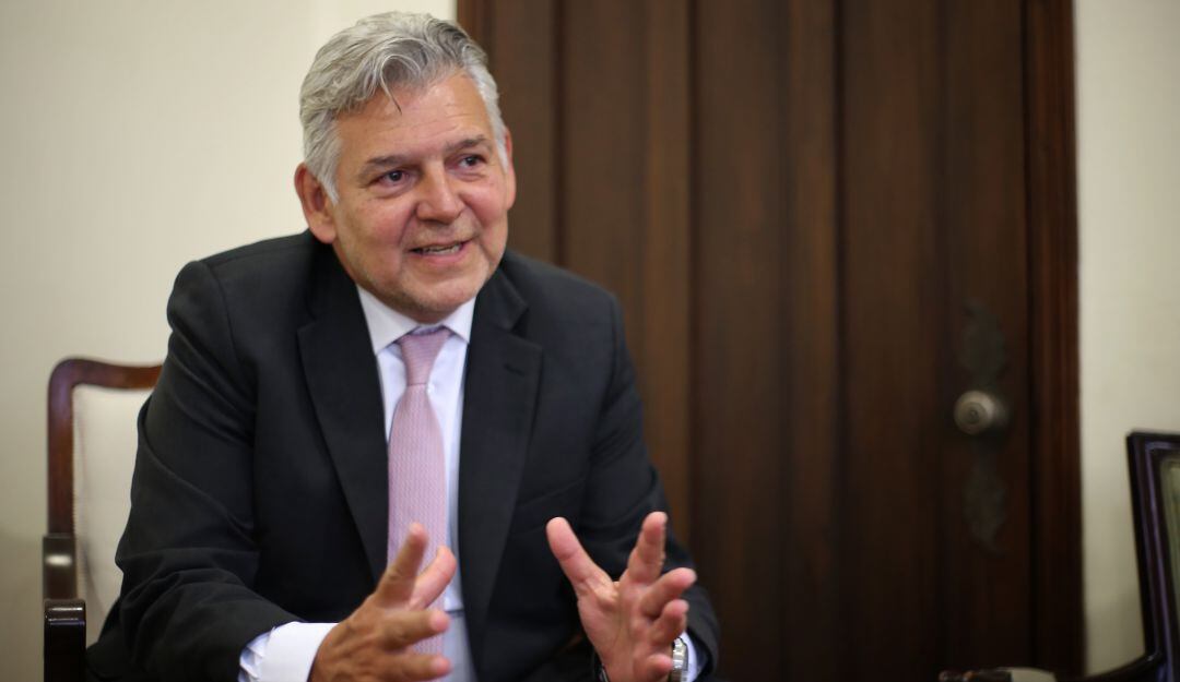 Colombianos van a dar regalos en Navidad