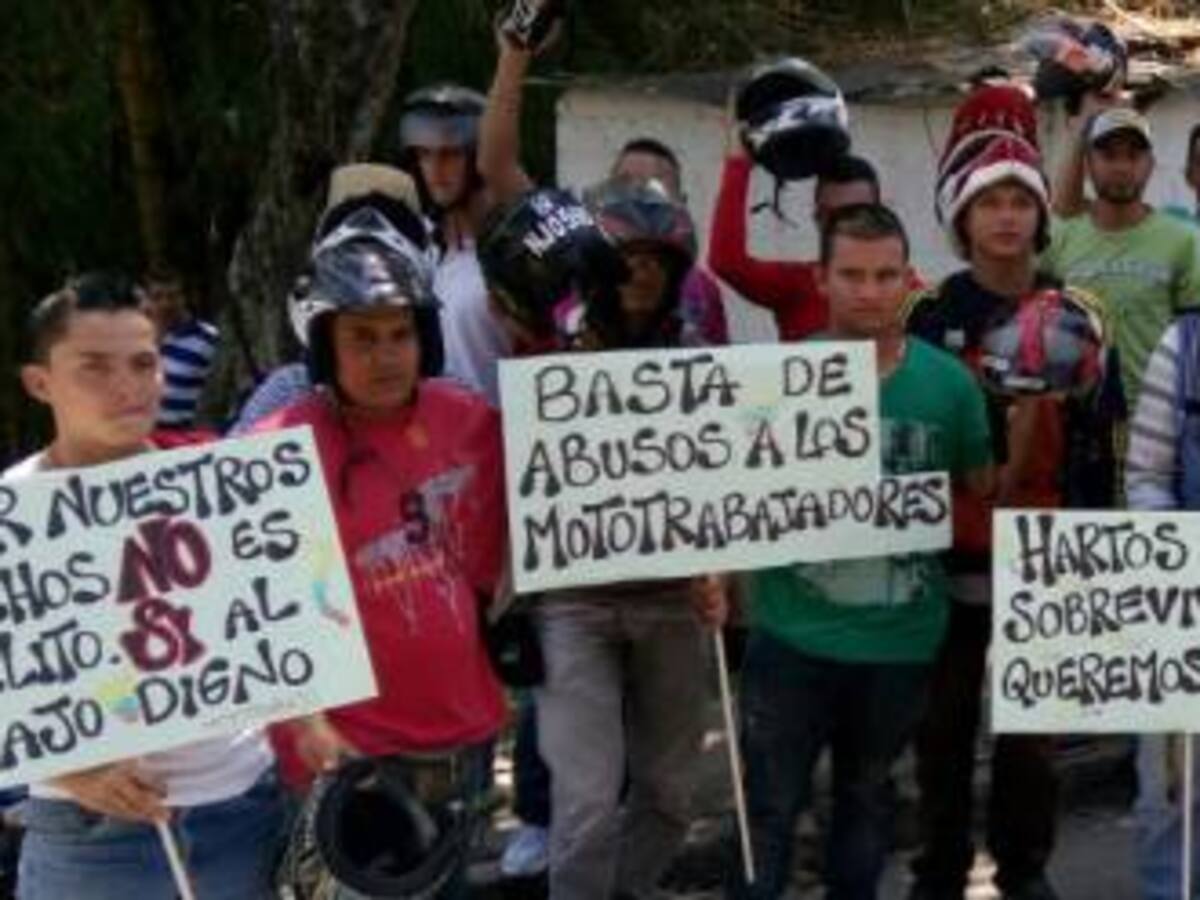 Un centenar de mototaxistas marcharon en contra de las persecuciones policiales