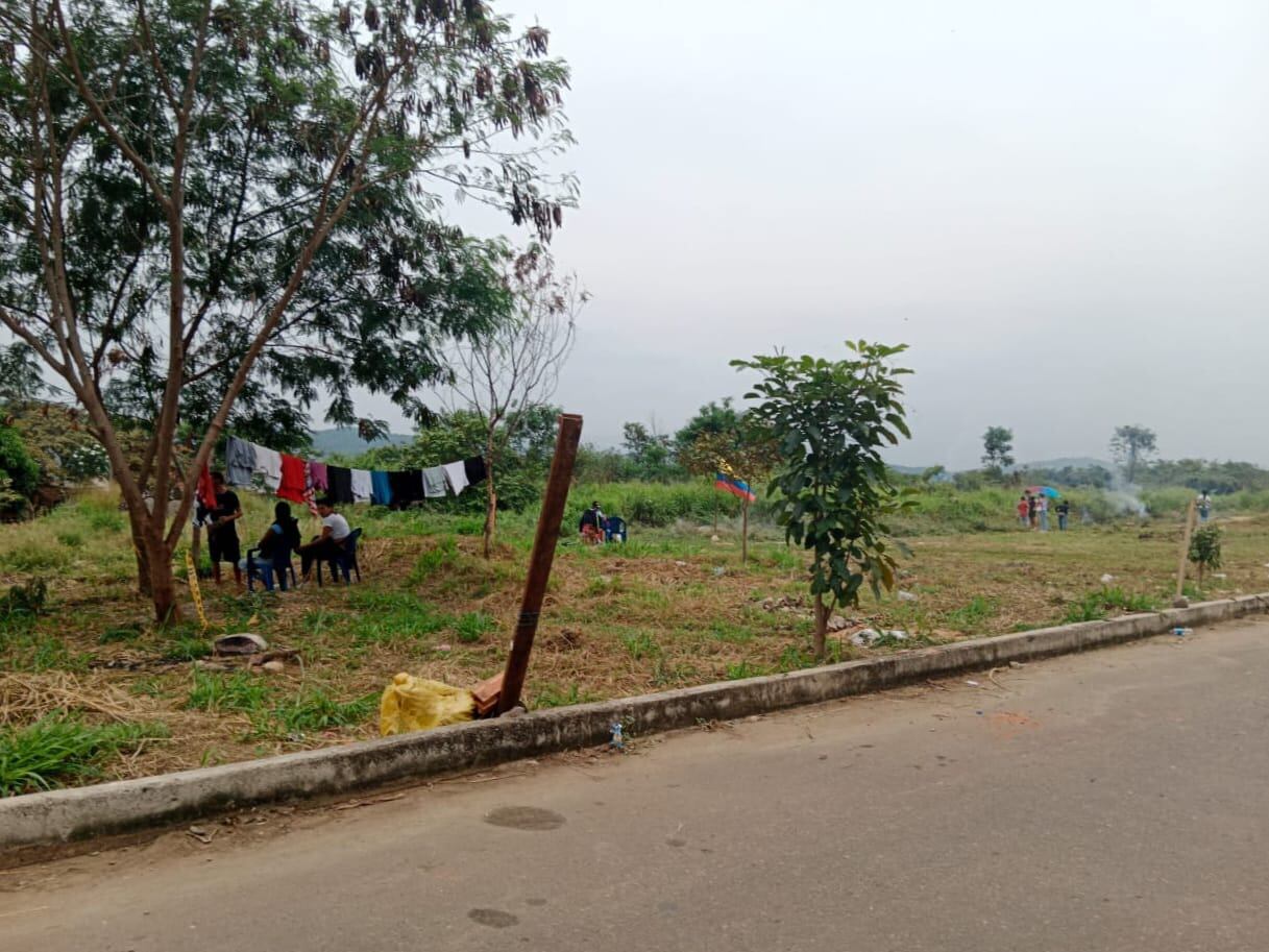 Las familias se niegan a salir del terreno