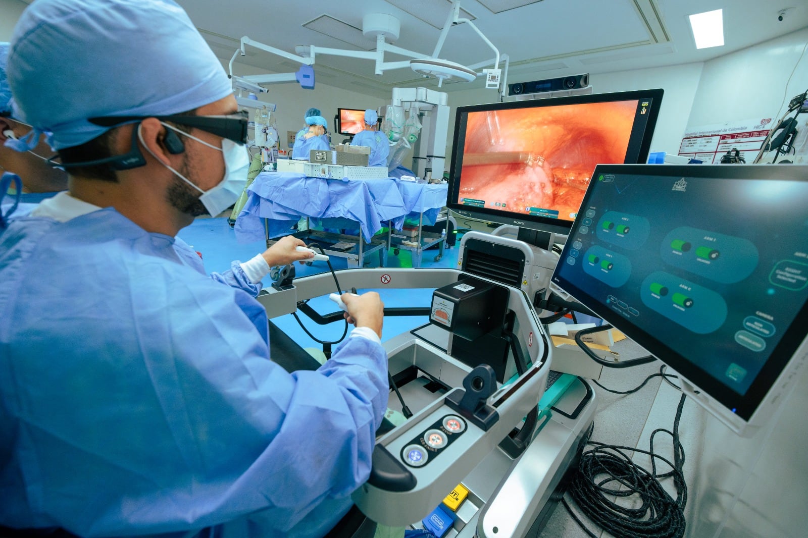 Hospital Internacional de Colombia realiza primera cirugía con robot Manta 3 en el país
