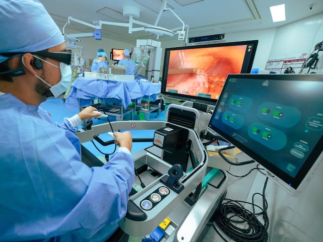 Hospital Internacional de Colombia realiza primera cirugía con robot Manta 3 en el país