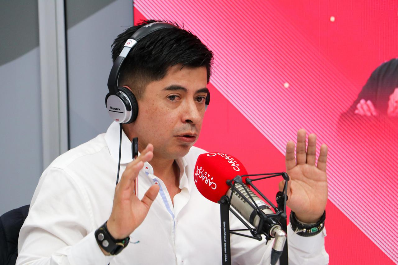 Ariel Ávila en  La Luciérnaga