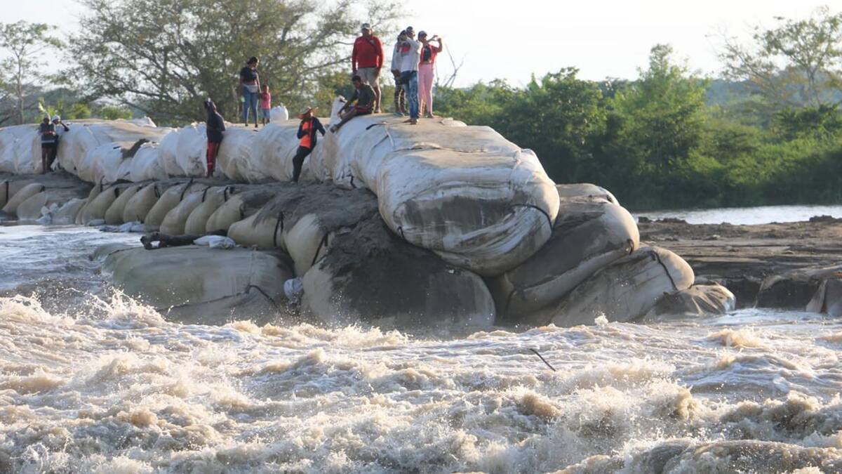 Petro pide a la Fiscalía investigar contratos de la UNGRD en obras de Caregato, La Mojana