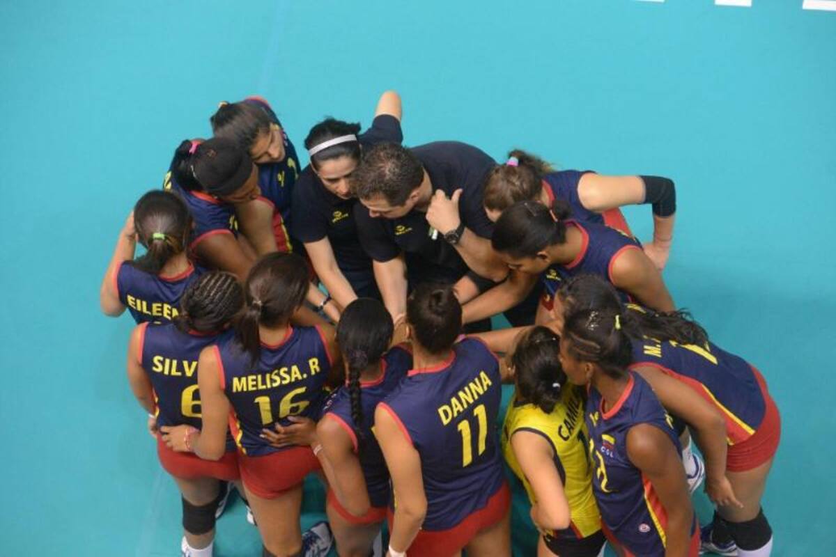 La Selección Colombia durante el partido.