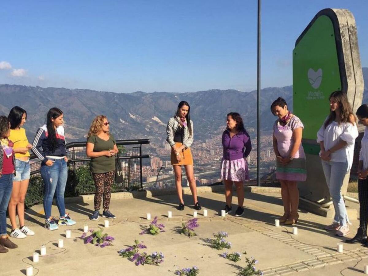 Con acto simbólico, colectivos rechazan muerte de mujer trans en Medellín