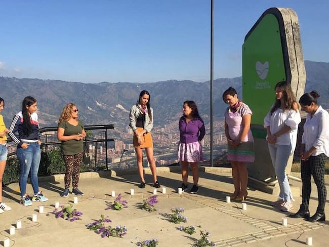 Con acto simbólico, colectivos rechazan muerte de mujer trans en Medellín