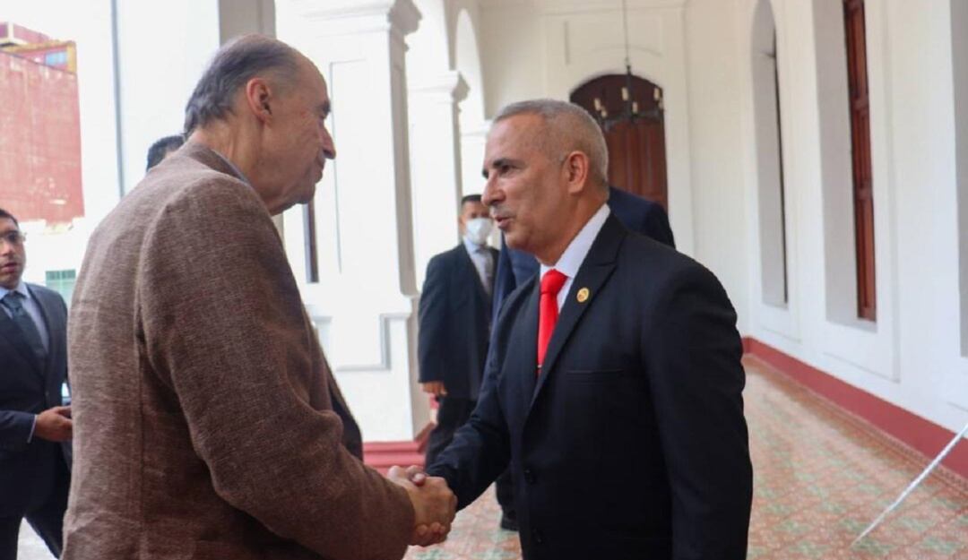 Reuniones para restablecer relaciones con Venezuela 