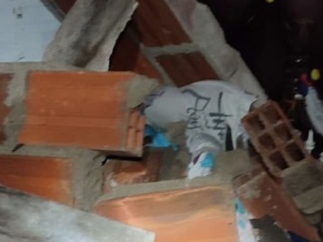 Tres personas heridas tras caída de un muro en Bucaramanga