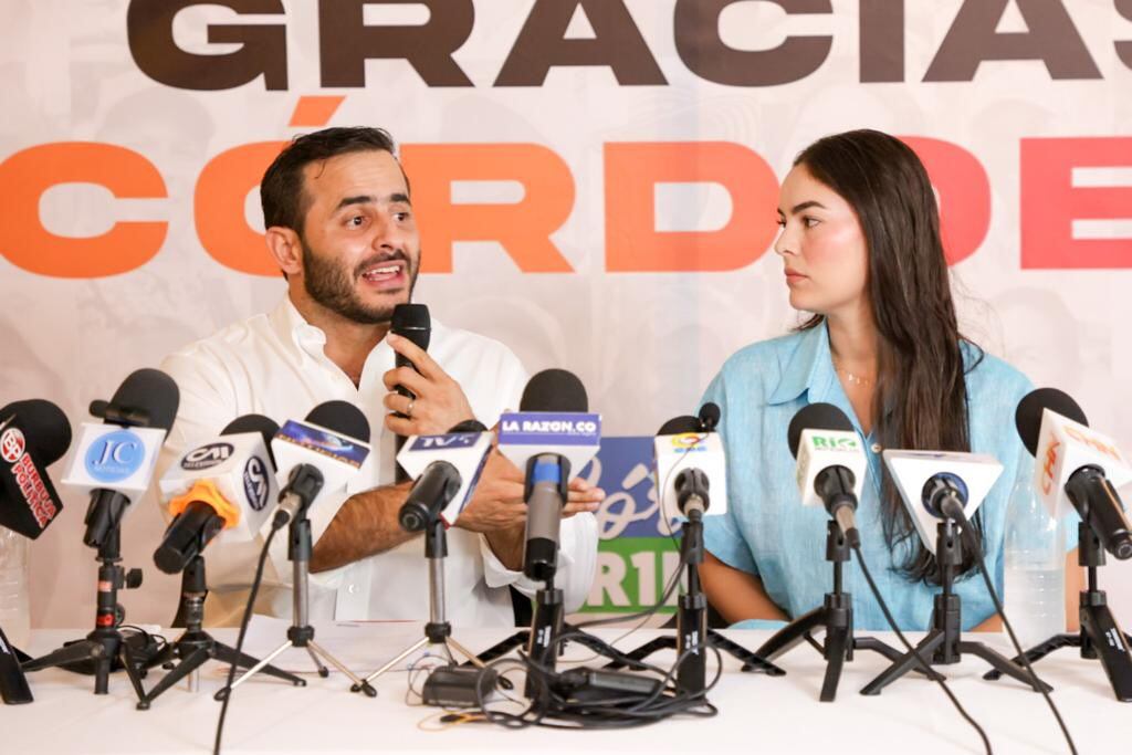 Erasmo Zuleta en compañía de su esposa, Valeria Vega.