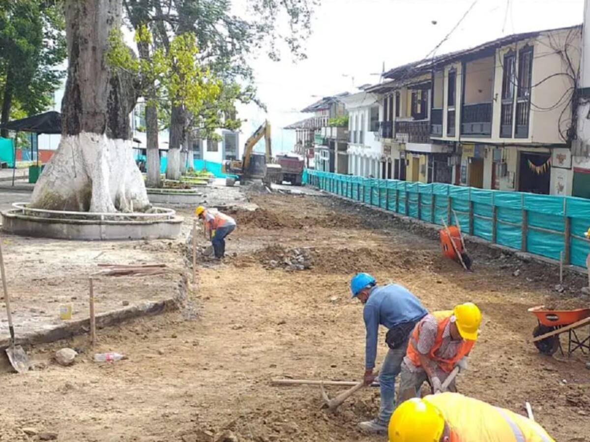 Obras de infraestructura vial para mejorar la conectividad en Salamina