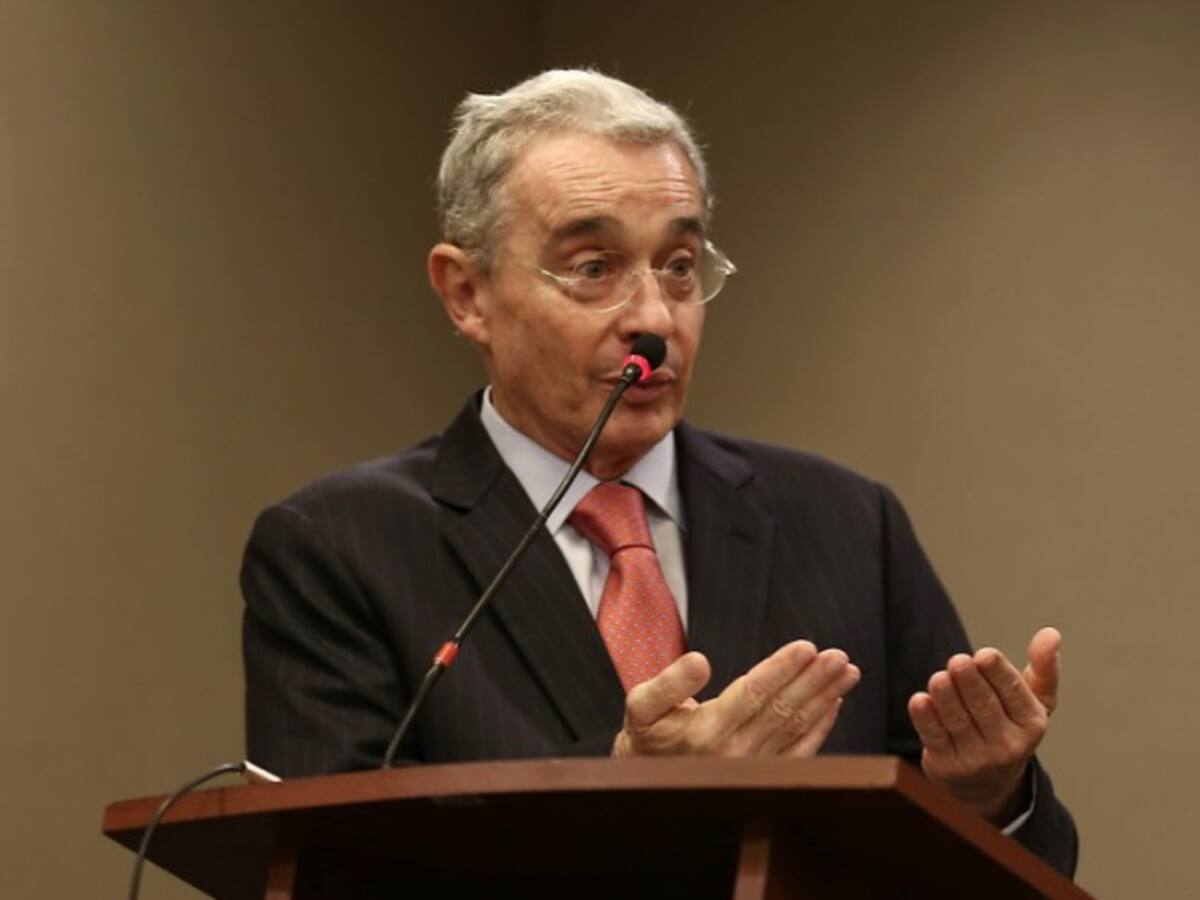 Uribe propone que haya reelección inmediata de alcaldes y gobernadores