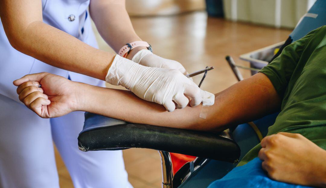 Personas en Ucrania donan sangre para salvar vidas por los ataques de Rusia