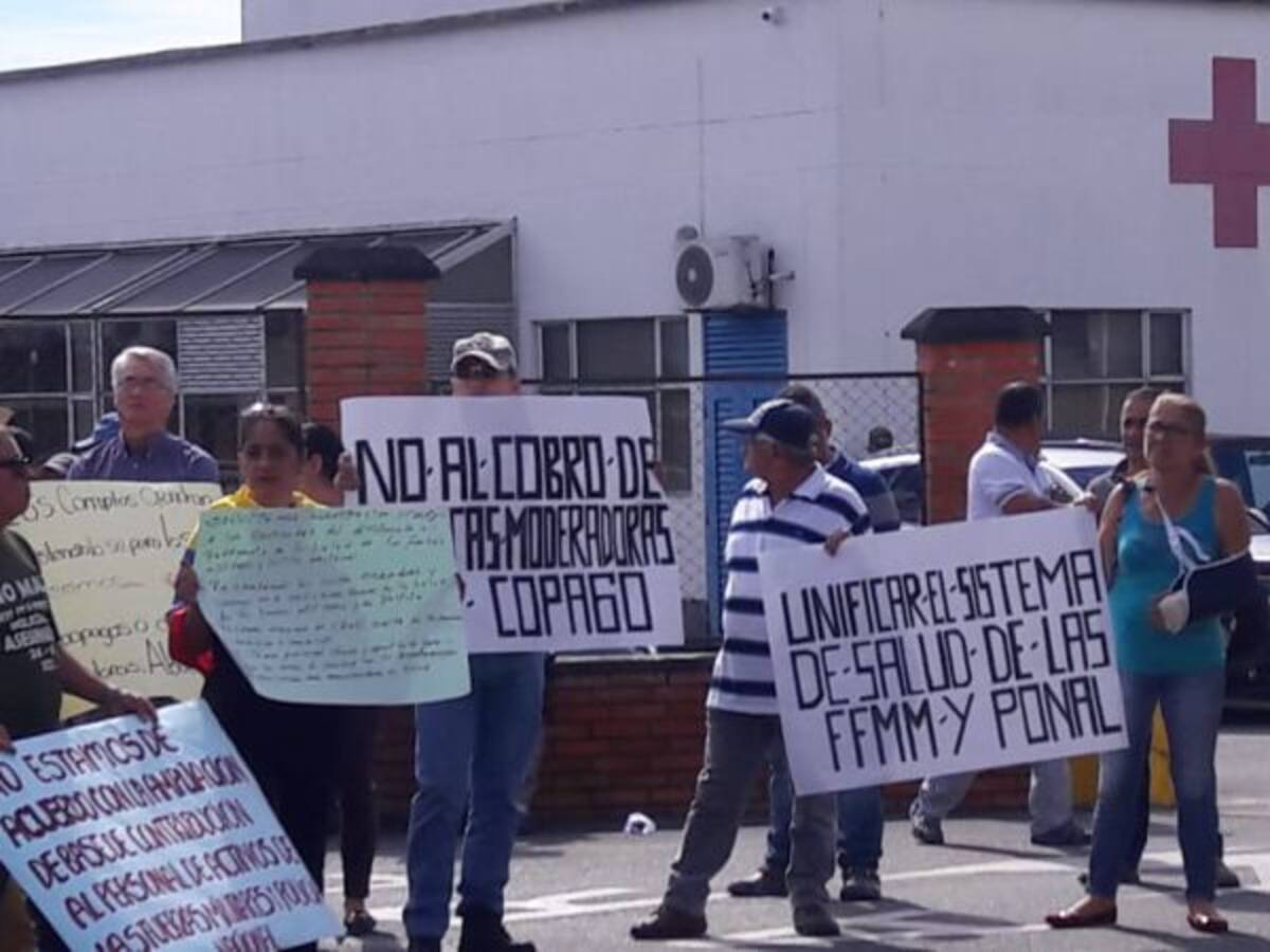 Militares y policías retirados rechazan posible cobro de copago en Sanidad