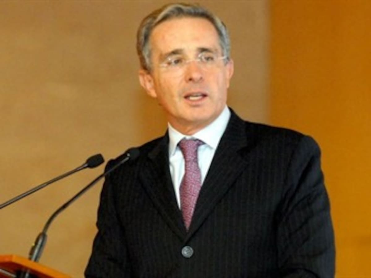 Fiscalía acusará a promotores de referendo releccionista de Álvaro Uribe