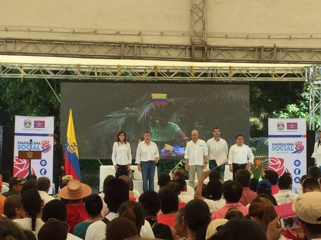 Presidente Juan Manuel Santos acompañado del vicepresidente German Vargas Lleras, la gobernadora de Magdalena Rosa Cotes, el alcalde de Santa Marta Rafael Martínez y el ex gobernador Luis Miguel Cotes.