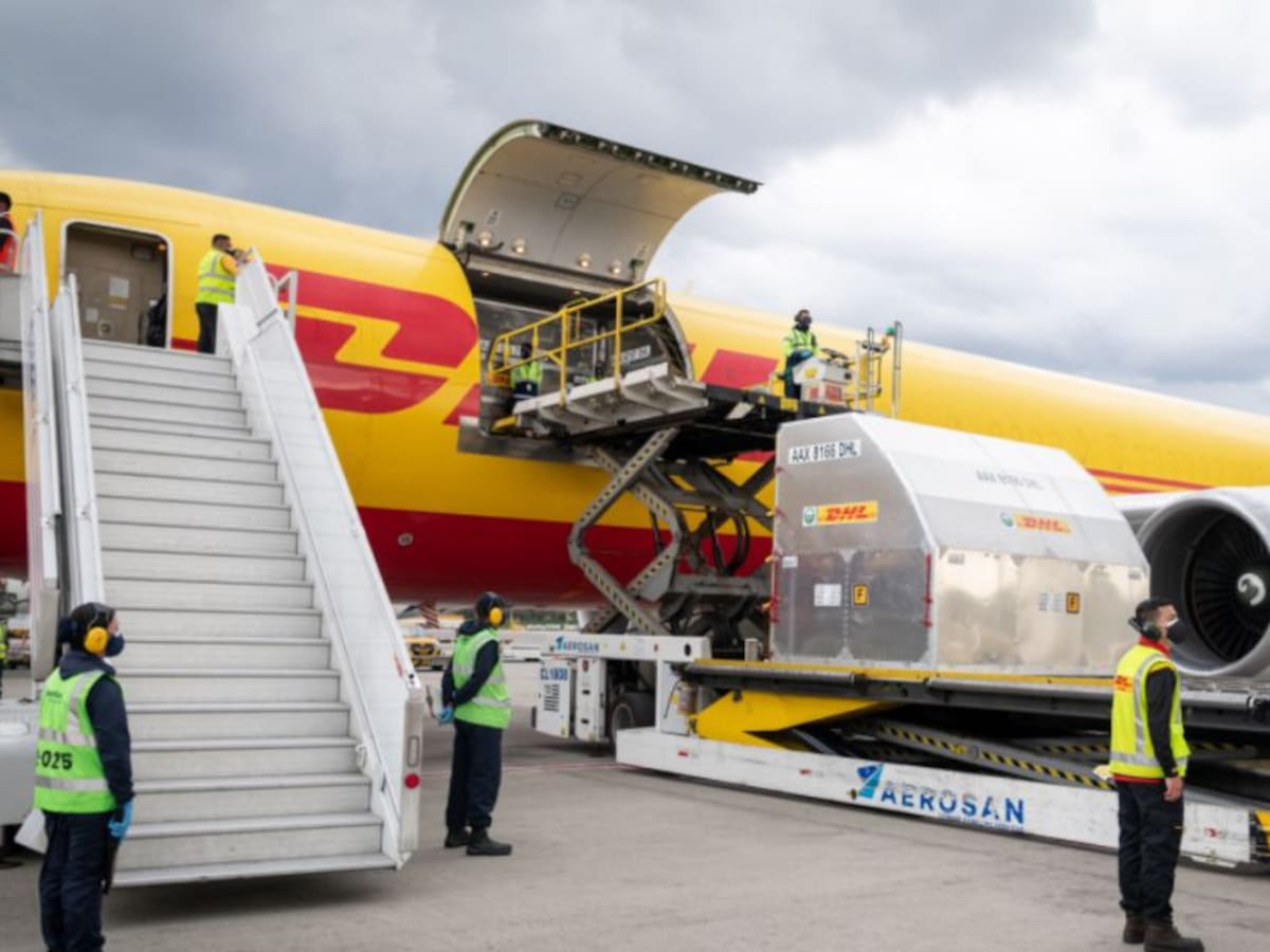 Colombia recibe primer lote de 117.000 vacunas de Covax