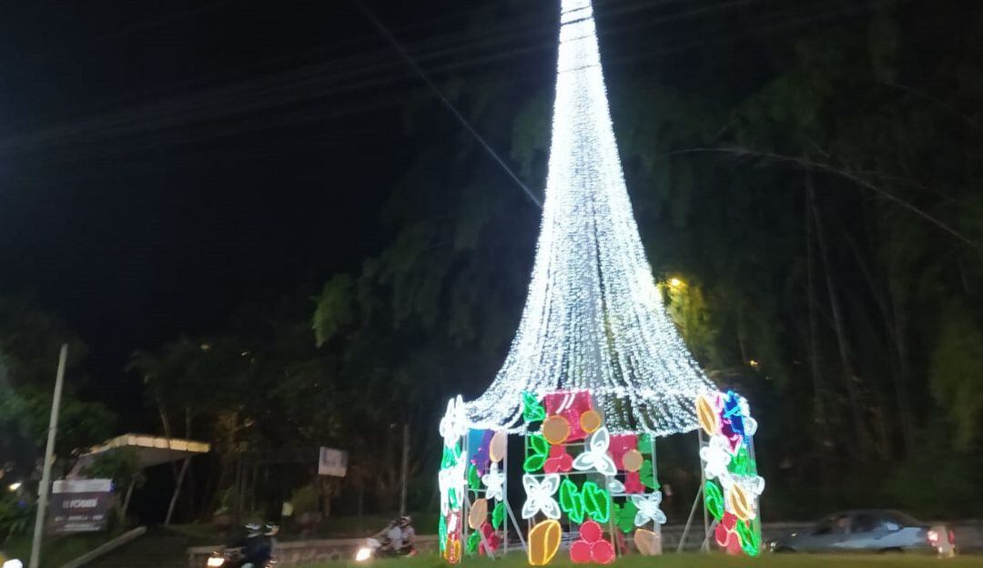 Alumbrado navideño en el sector del parque El Bosque de Armenia