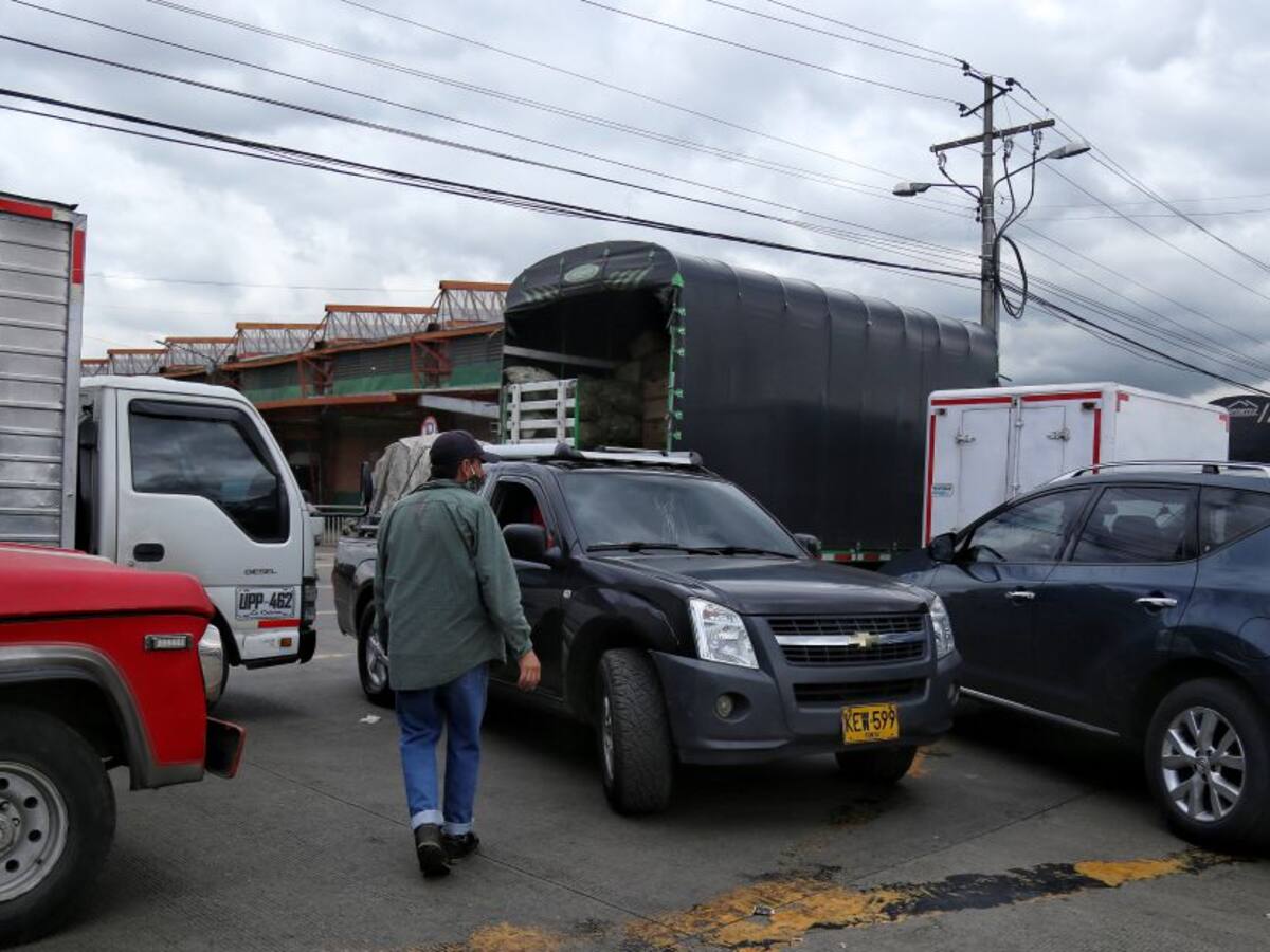 Comienzan los problemas de abastecimiento de alimentos y combustible