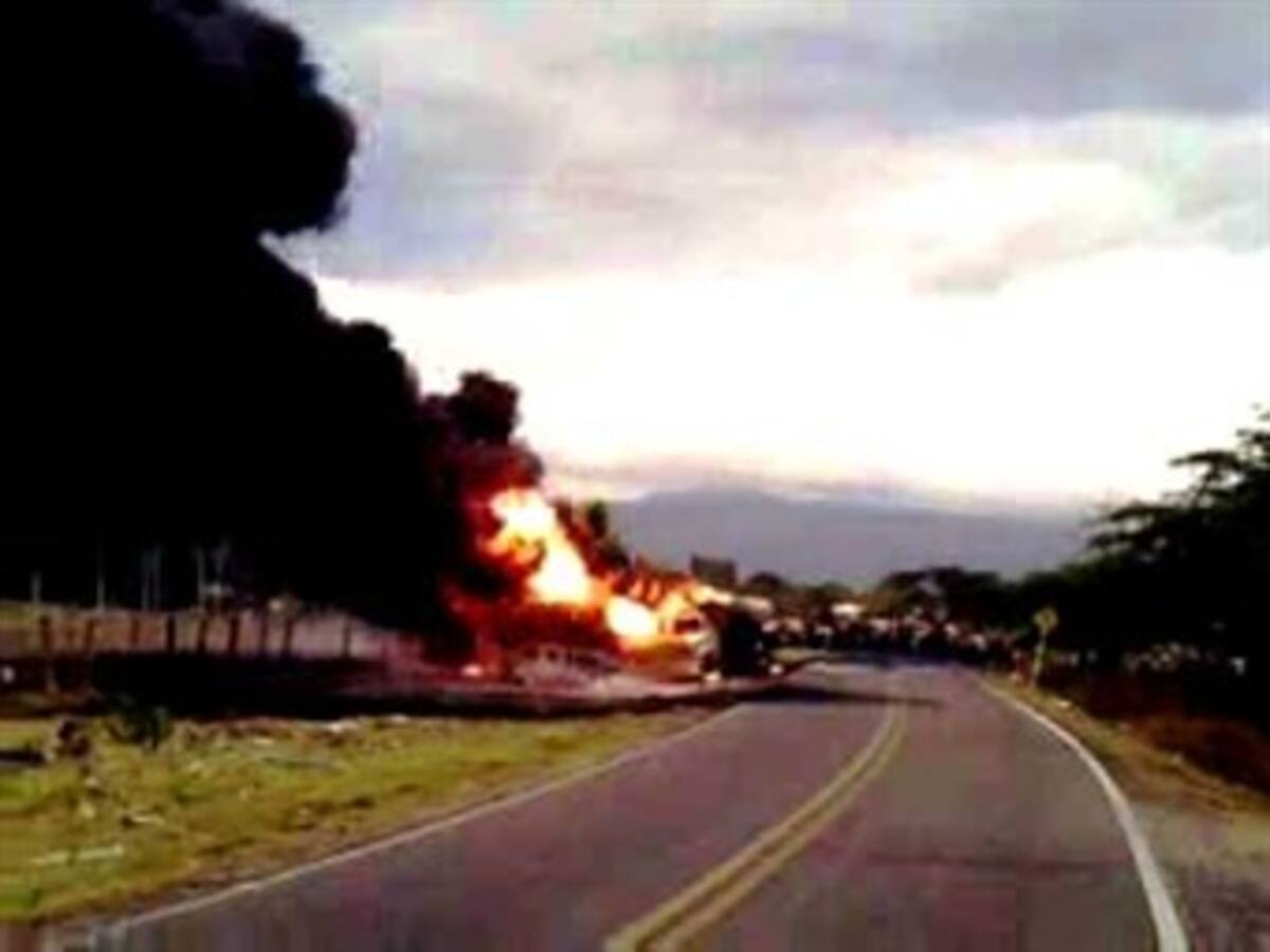 Falso reten dejó 4 vehículos incinerados en La Guajira