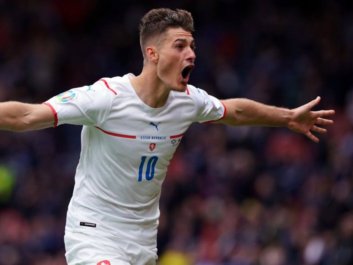 Patrik Schick guía a República Checa a la victoria en debut ante Escocia