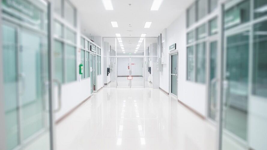 El exconcejal Óscar León dijo en Sigue La W que no se ha reiniciado las obras de la clínica. . Foto: Getty Images