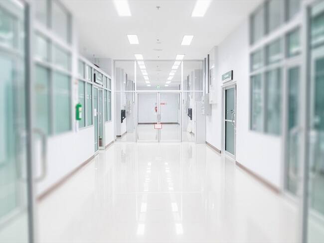 El exconcejal Óscar León dijo en Sigue La W que no se ha reiniciado las obras de la clínica. . Foto: Getty Images