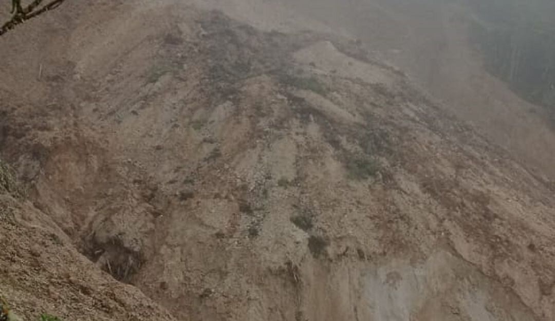 Un movimiento en masa tiene en alerta la zona rural de este municipio del Valle.