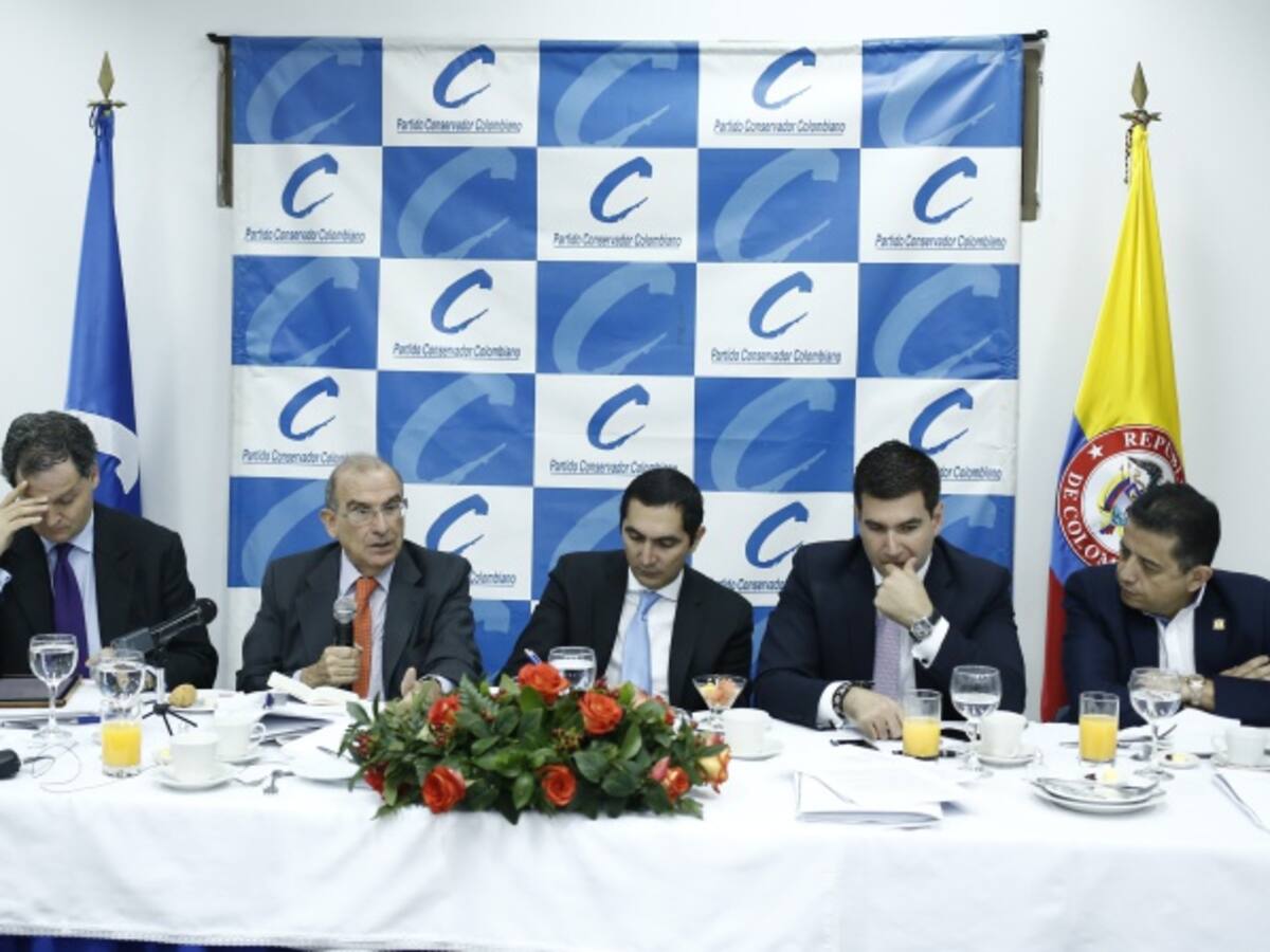 Conservadores dejan en remojo su postura frente al plebiscito