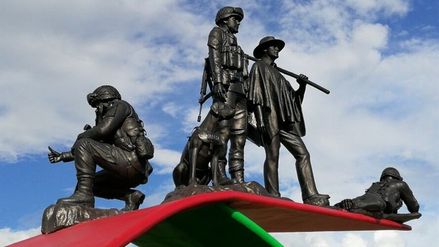 Inauguran monumento a los héroes del Sumapaz en vía Bogotá-Girardot. Foto: Ejército Nacional