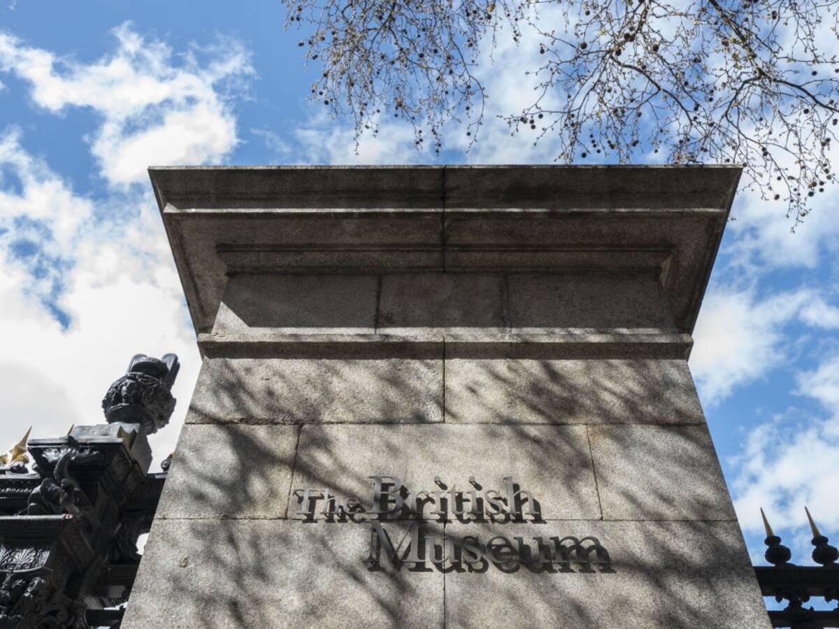 Museos británicos devolverán tesoros saqueados de Ghana