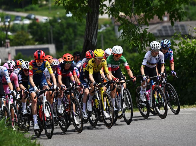 CAORLE, ITALY - MAY 31: (L-R) Marlen Reusser of Switzerland and Team Movistar, Elisa Balsamo of Italy and Team Lidl - Trek - Pink Leader Jersey, Isabella Holmgren of Canada and Team Lidl - Trek, Carlotta Cipressi of Italy and Team Human Powered Health, Eleonora Camilla Gasparrini of Italy and UAE Team ADQ, Amanda Spratt of Australia and Team Lidl - Trek, Elisa Longo Borghini of Italy and UAE Team ADQ, Soraya Paladin of Italy and Team CANYON//SRAM zondacrypto, Magdeleine Vallieres of Canada and Team EF Education-Oatly and a general view of the peloton competing during the 37th Giro d'Italia Women 2026, Stage 2 a 156km stage from Roncade to Caorle / #UCIWWT / on May 31, 2026 in Caorle, Italy. (Photo by Luc Claessen/Getty Images)
