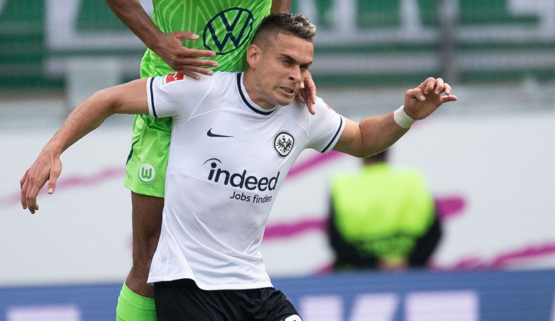Rafael Santos Borré fue titular en la derrota del Eintracht Frankfurt por Bundesliga.