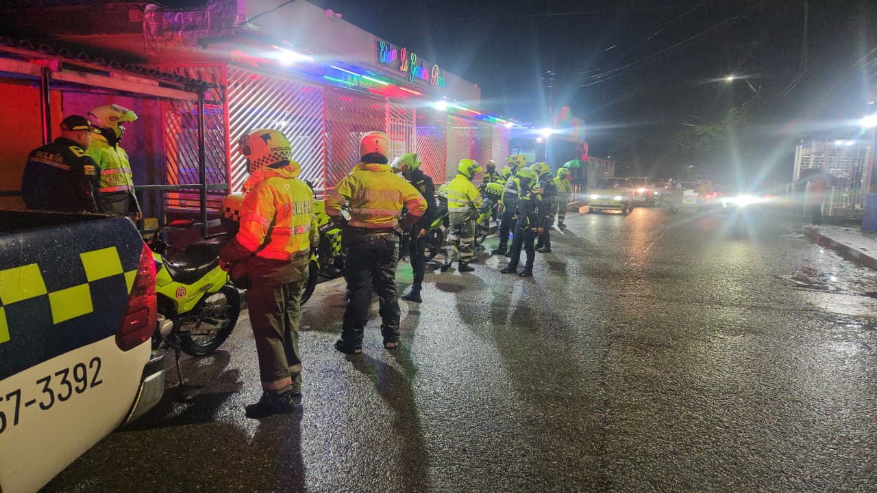 La Policía haciendo controles en la ciudad. Foto: cortesía Mebar.