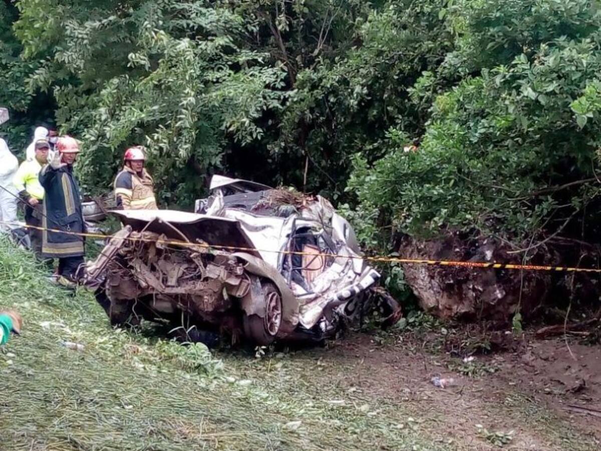 Tres muertos al chocar un vehículo en la Cordialidad