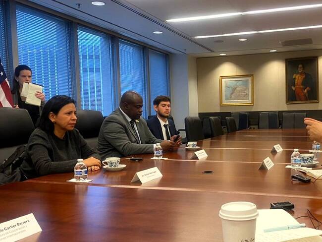 Patricia Tobón directora de la Unidad para las Víctimas y Robert Piper, asesor especial sobre Soluciones al Desplazamiento Interno de la ONU. Foto Cortesía