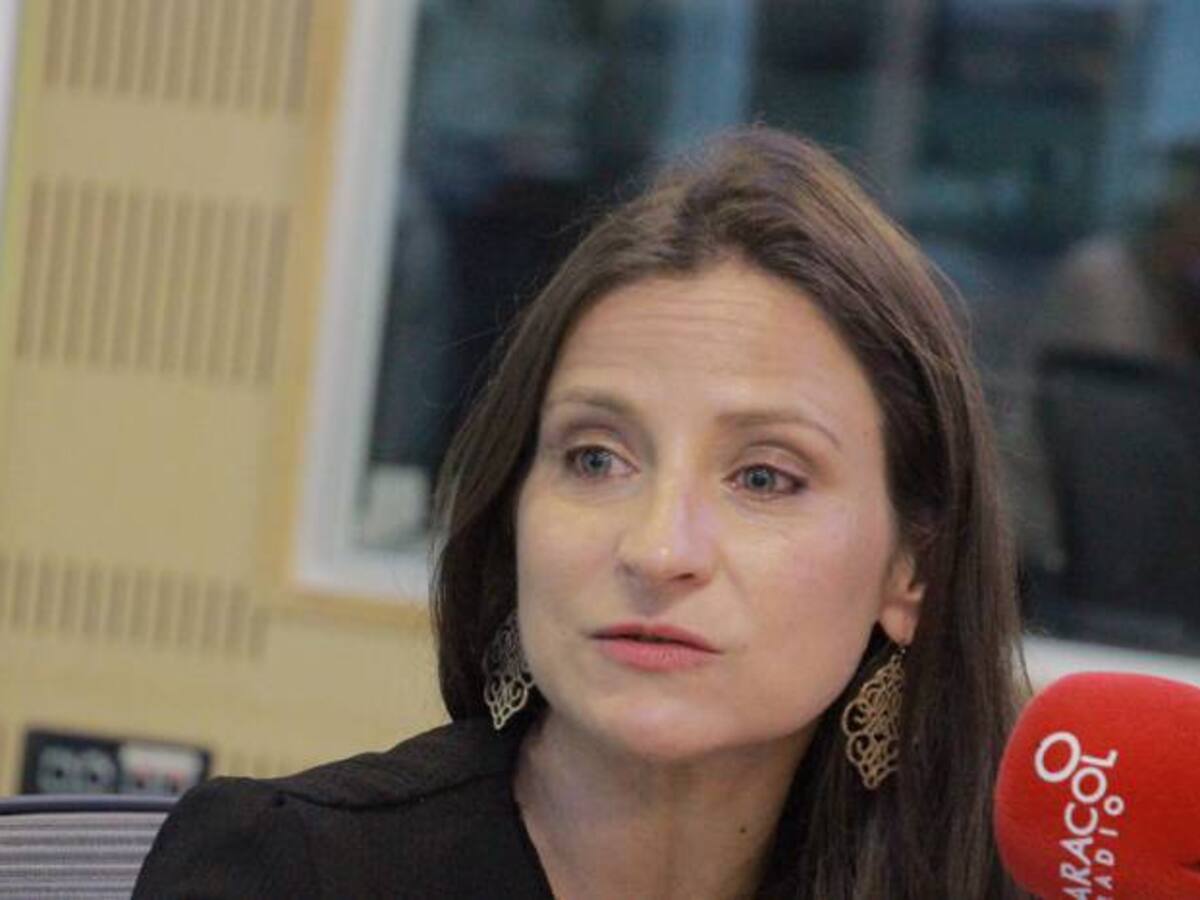 " Uribe fue por lana y salió trasquilado ": Silvye Duchamp 