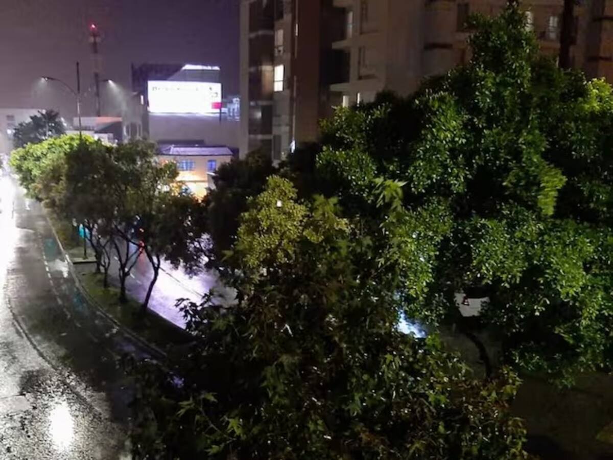 Lluvias generan afectaciones en varias vías e inundaciones en una vivienda en Manizales