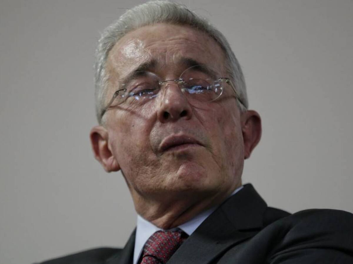 Jueza define si precluye o no el proceso contra Uribe