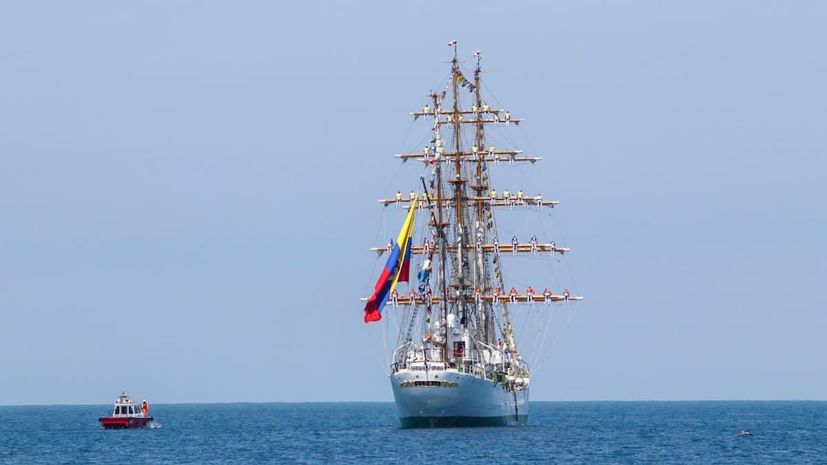 Buque Escuela ARC “Gloria” arriba por primera vez a Puerto Vallarta, México