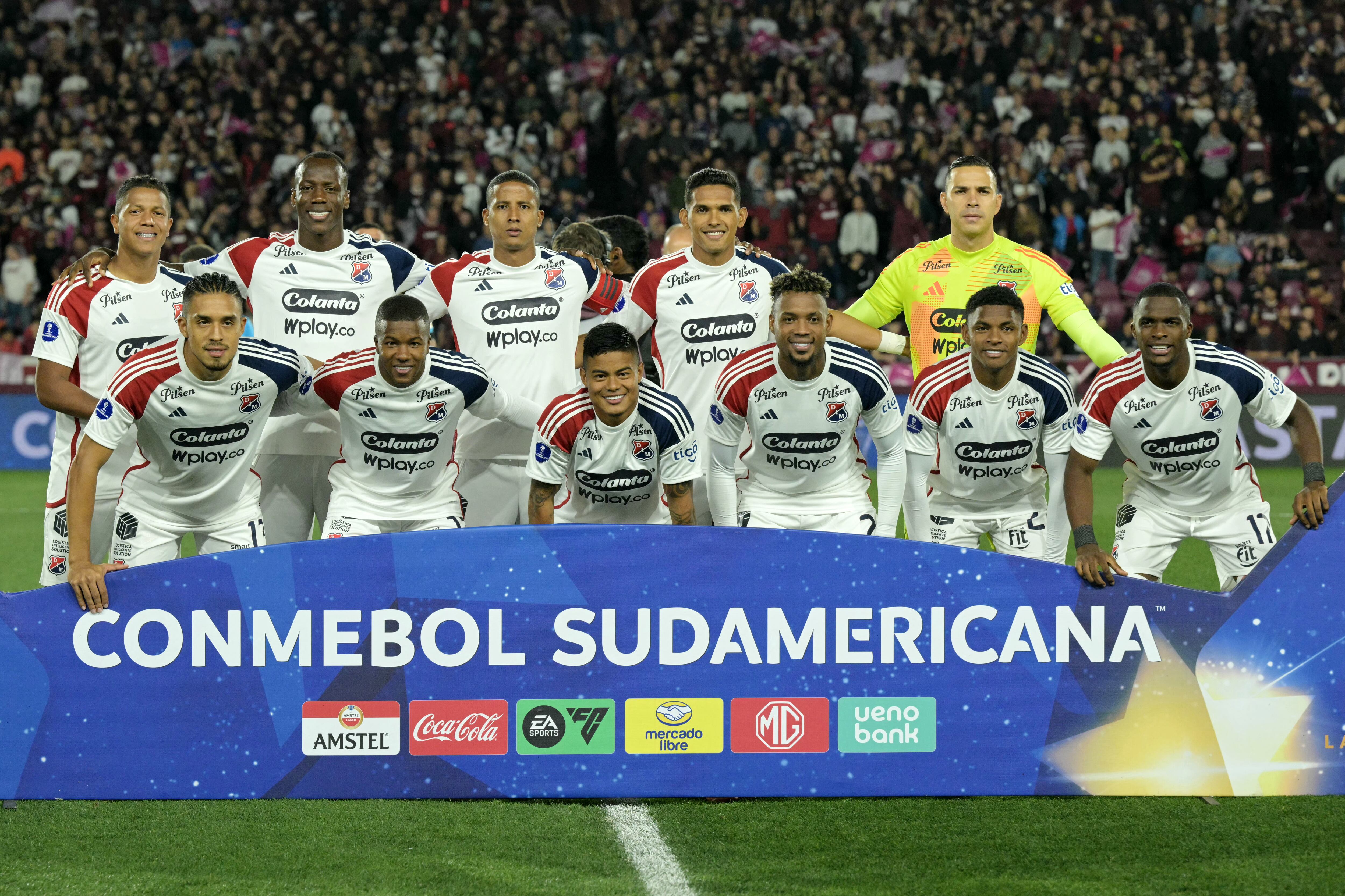 Deportivo Independiente Medellín en su visita a Lanús. (Photo by JUAN MABROMATA/AFP via Getty Images)