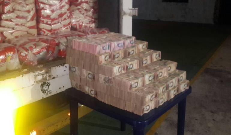 El dinero incautado fue puesto a disposición de las autoridades competentes.