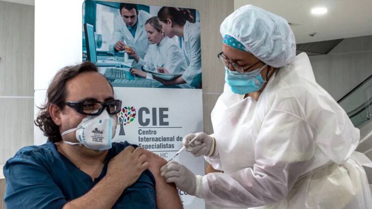 Personal de la salud que no atiende COVID-19 será vacunado