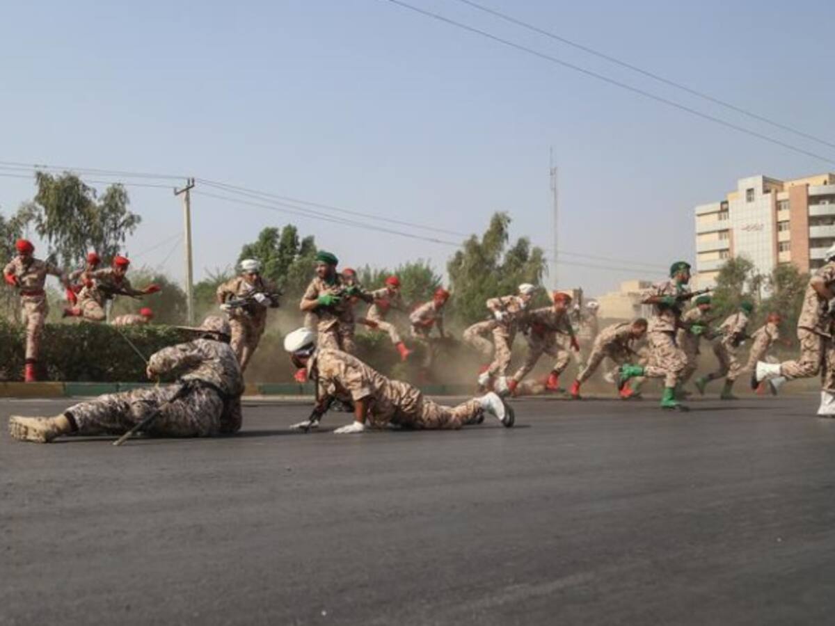 Atentado causa 25 muertos durante desfile militar en Irán