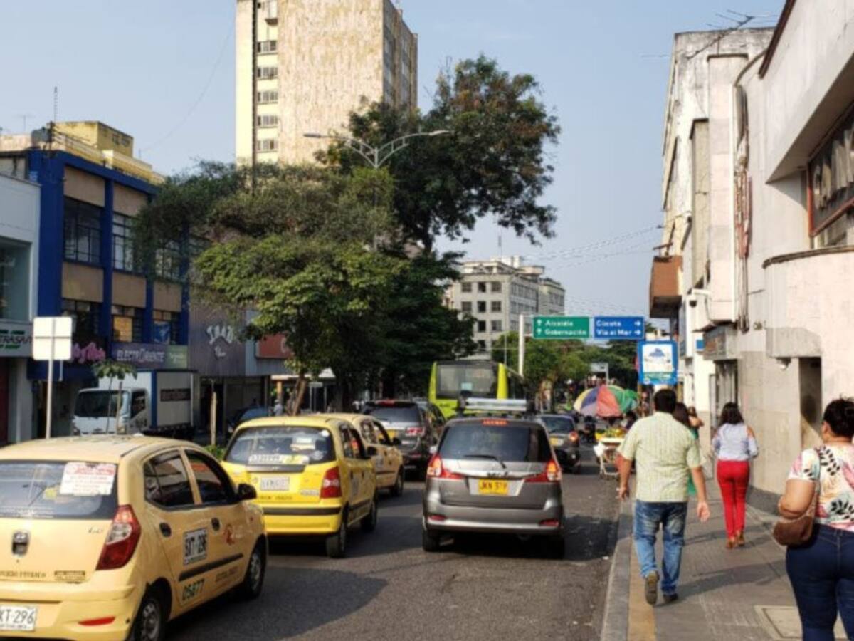 Denuncian cobros exagerados en carreras de taxis